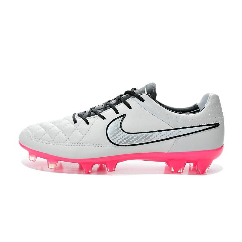 chaussure de foot nike rose
